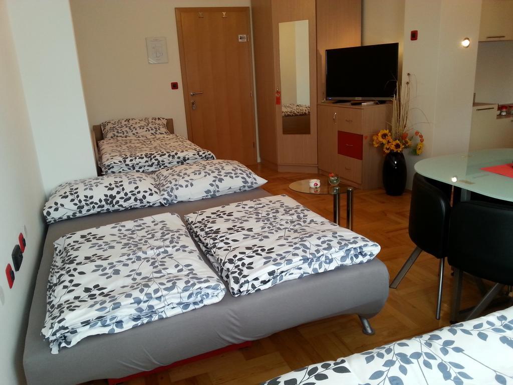 Studio Apartments Korosteljev โอซีเยก ห้อง รูปภาพ