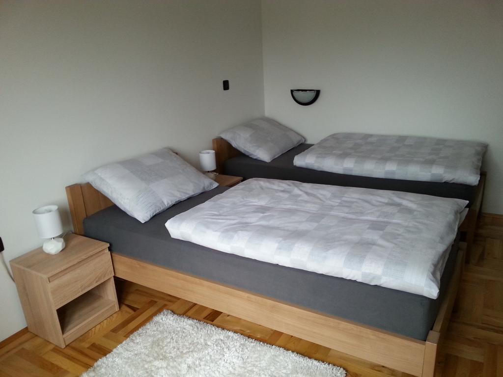 Studio Apartments Korosteljev โอซีเยก ภายนอก รูปภาพ