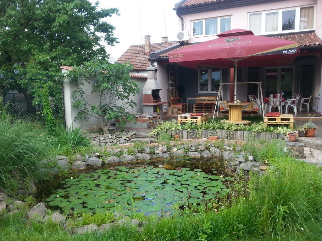 Studio Apartments Korosteljev โอซีเยก ภายนอก รูปภาพ