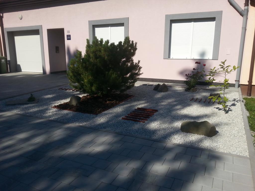 Studio Apartments Korosteljev โอซีเยก ภายนอก รูปภาพ